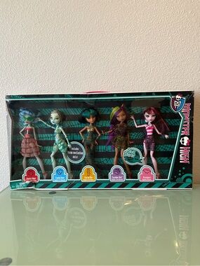 2012 Rare Monster High 5-Piece Doll Exclusive Skull Shores